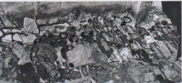 Az 1933 augusztusában a Semili népirtásban kivégzek asszír férfiak holteste