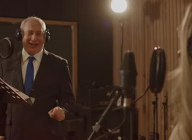 Izrael miniszterelnöke az X-Faktor egyik nyertesével énekel