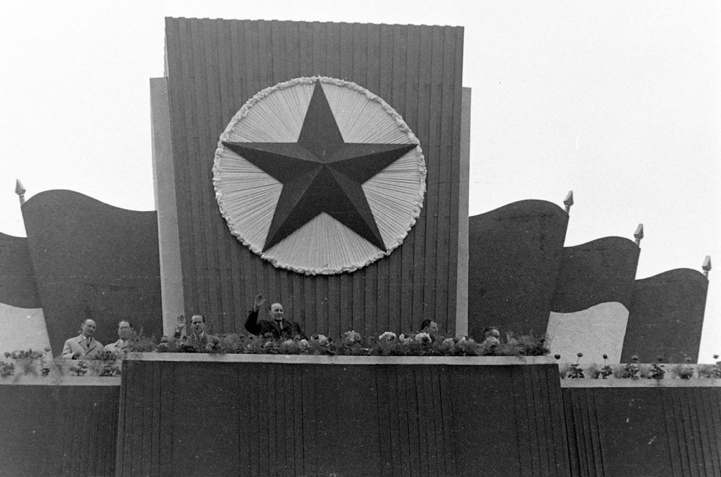 Kádár János 1960-ban a Felvonulási téren (Forrás: Fortepan.hu)