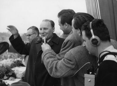 Kádár János 1960-ban a Felvonulási téren (Forrás: Fortepan.hu)