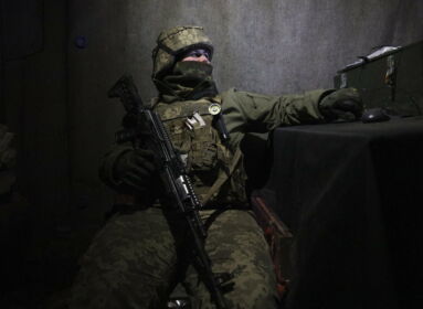 Azovsztalban 265 ukrán fegyveres adta meg magát, 16 ezret bekerítettek a luhanszki régióban