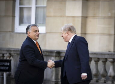 Orbán Viktor Boris Johnson telefon