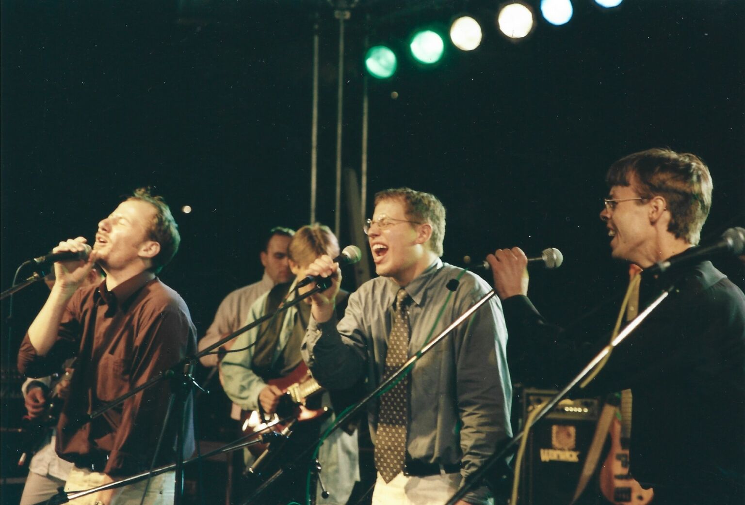 Testvérek koncert a Tabán színpadán 2002-ben.