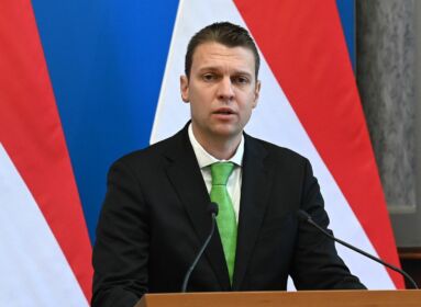 Menczer Tamás: A Fidesz-KDNP adta le elsőként az európai parlamenti választáshoz szükséges 20 ezer aláírást