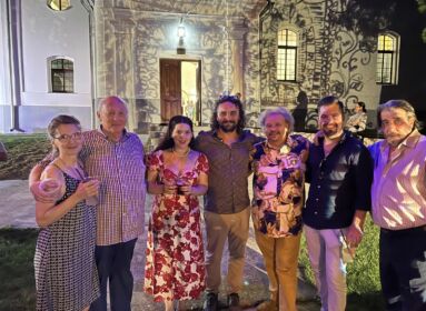 Roby Lakatos a mikepércsi református templomban tart világpremiert