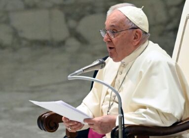 Ferenc pápa azonnali tűzszünetet sürgetett a közel-keleti térség egészében