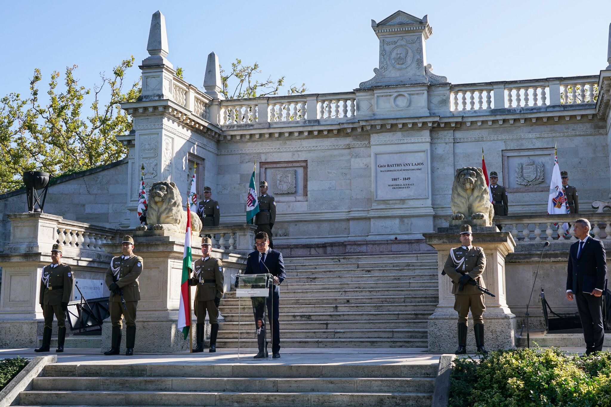 Zsigmond Barna Pál: Az aradi vértanúk soha el nem alvó fáklyalángok Zsigmond Barna Pál: Az aradi vértanúk soha el nem alvó fáklyalángok