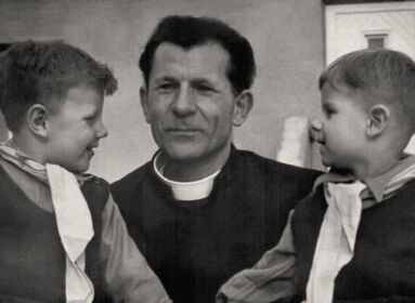 Tizenegy éve hunyt el Regőczi István, az árva gyermekek segítője