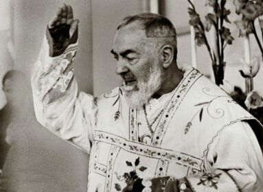 Tíz, eddig kiadatlan fotót tesznek közzé Pio atyáról