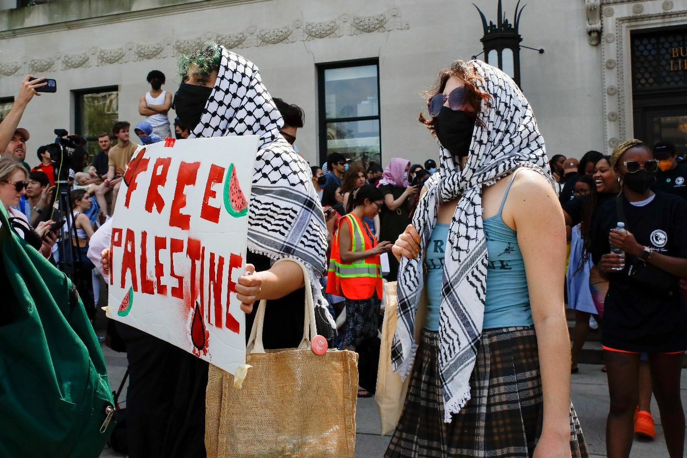 Az amerikai elitegyetemek campusai továbbra is Hamász-párti szlogenektől hangosak