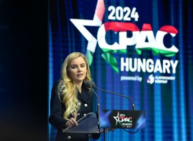 Gyűlöletbeszédre hivatkozta törölte a YouTube Eva Vlaardingerbroek politikai kommentátor Budapesten, a konzervatív konferencián elmondott beszédét