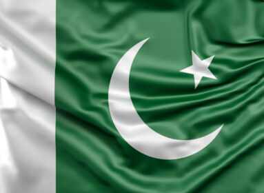 Több mint száz embert vettek őrizetbe a szombati keresztényellenes támadás miatt Pakisztánban