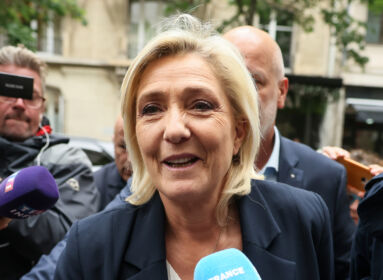 Közös jelölteket indítanak a baloldali pártok Franciaországban, Le Pen összefogást ajánl a jobbközépnek