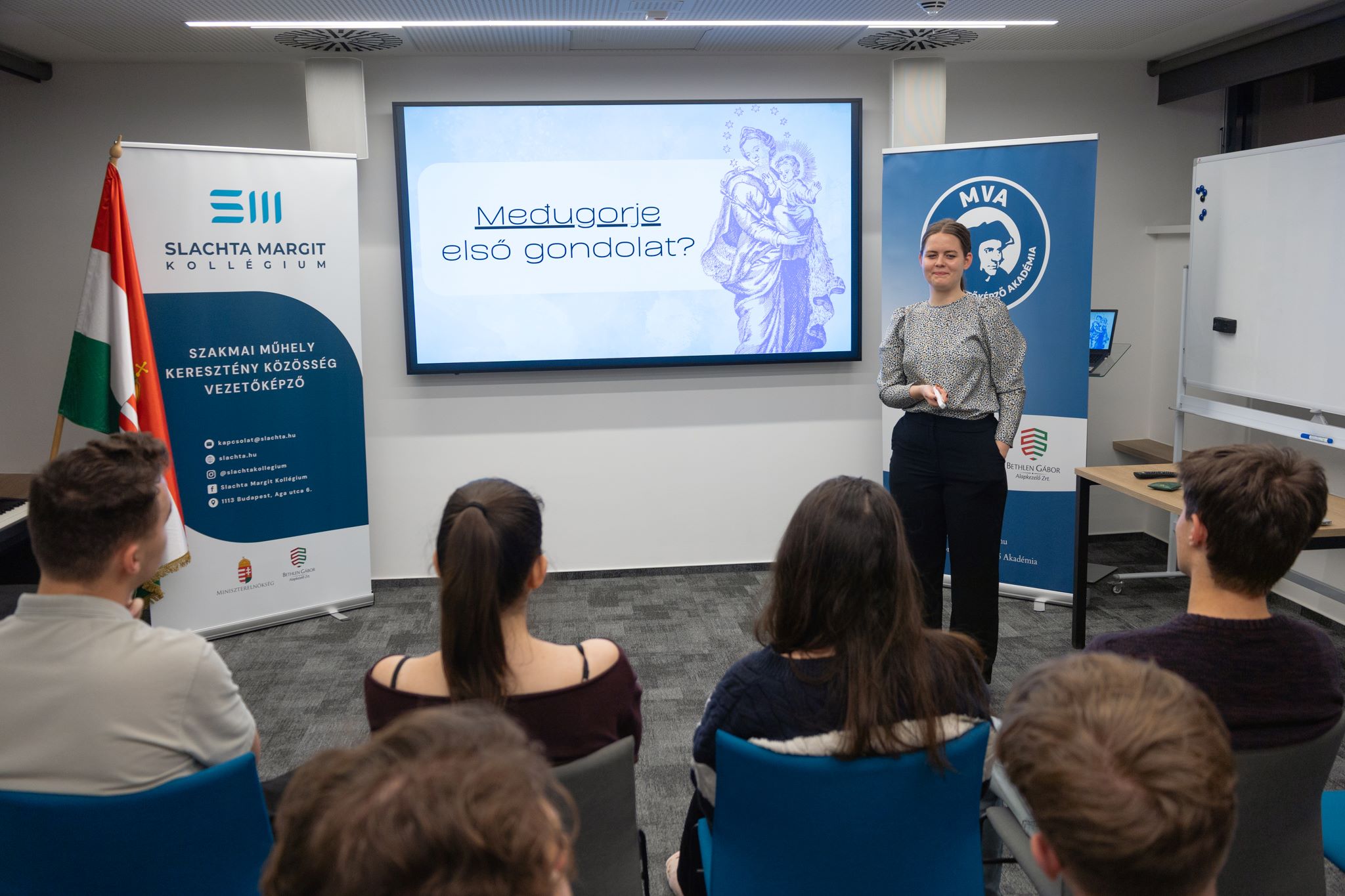 A közösség, amely formál