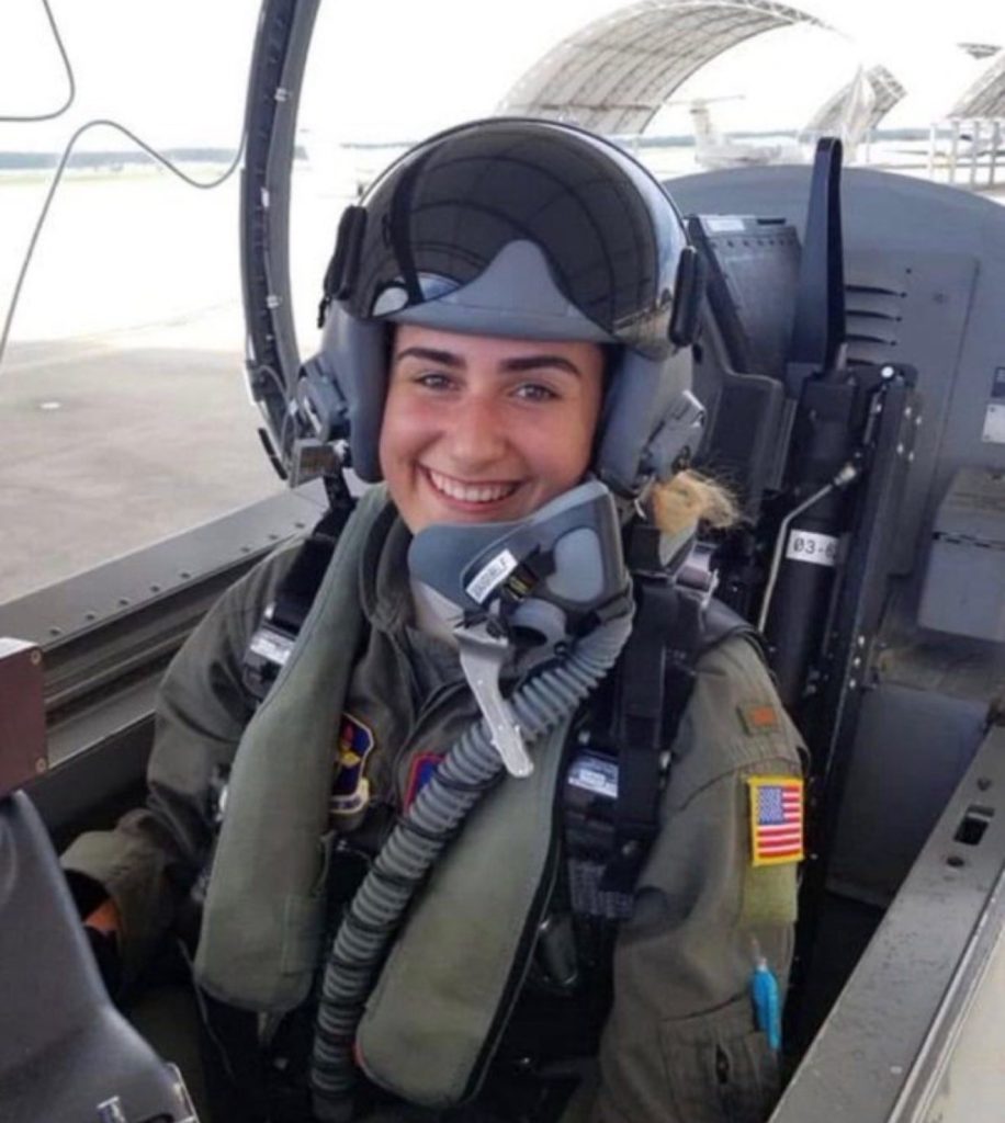 ARIANA A. BOUCH 27 évet élt